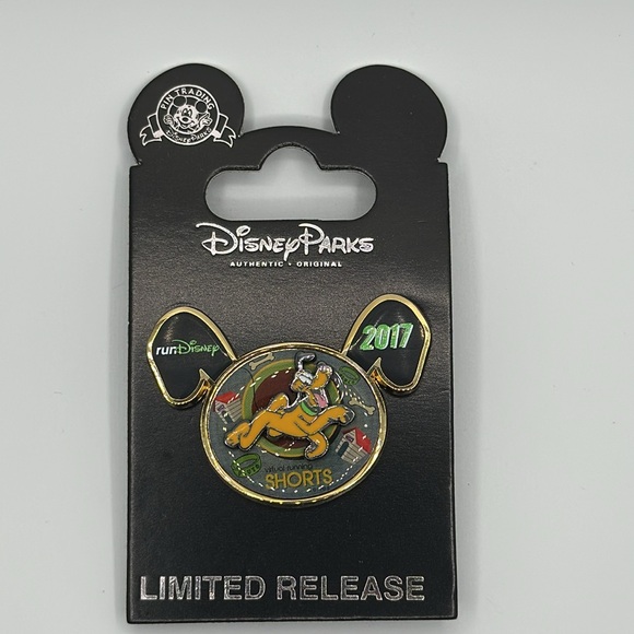 Disney Run Pin Virtual shorts 2017 Pluto collector Pin limited release NWT - Picture 5 of 8